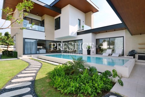 Maison à Pattaya, Thaïlande 45 chambres № 198293