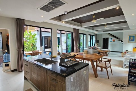 Chalet de 3 dormitorios en Bang Tao, Tailandia № 179206 - foto 3