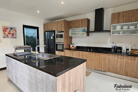 Chalet de 3 dormitorios en Bang Tao, Tailandia № 179206 - foto 10