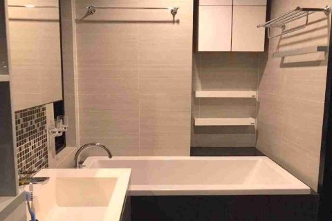 Condominio de 1 dormitorio en Thonburi, Bangkok, Tailandia № 183531 - foto 8