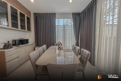 House in Bangkok, Thailand 5 bedrooms № 189204