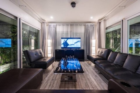 Chalet de 4 dormitorios en Pattaya, Tailandia № 119173 - foto 3