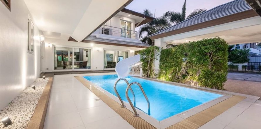 Chalet de 4 dormitorios en Pattaya, Tailandia № 119173