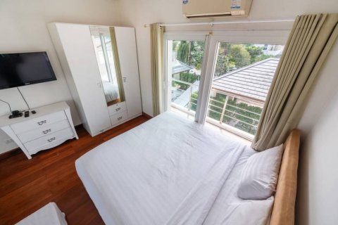 Chalet de 4 dormitorios en Pattaya, Tailandia № 119173 - foto 10