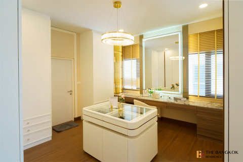 Condo in Bangkok, Thailand, 4 bedrooms  № 187431 - photo 3