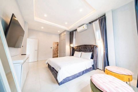 Chalet de 5 dormitorios en Pattaya, Tailandia № 146775 - foto 9
