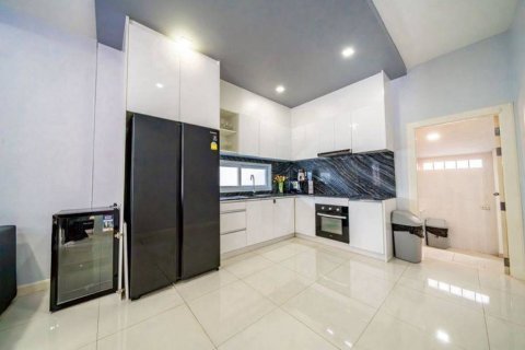 Chalet de 5 dormitorios en Pattaya, Tailandia № 146775 - foto 5