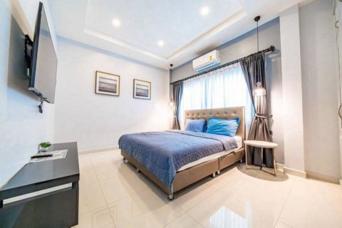 Chalet de 5 dormitorios en Pattaya, Tailandia № 146775 - foto 8