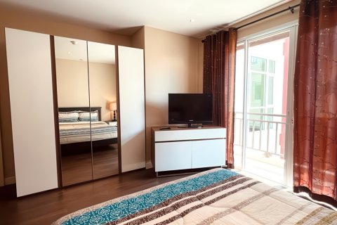 Apartamento de 3 dormitorios en Pattaya, Tailandia № 155623 - foto 18