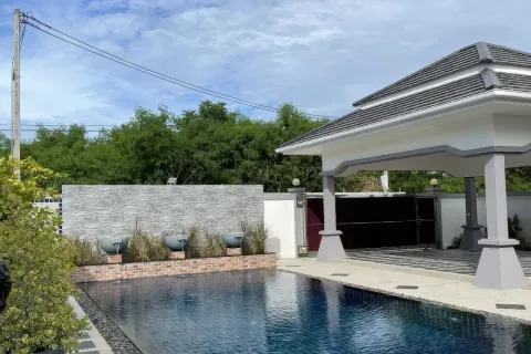 Casa de 3 dormitorios en Pattaya, Tailandia № 155617 - foto 28