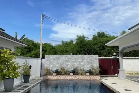 Casa de 3 dormitorios en Pattaya, Tailandia № 155617 - foto 30