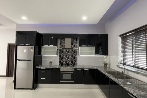 Casa de 3 dormitorios en Pattaya, Tailandia № 155617 - foto 11