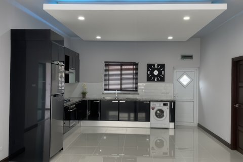 Casa de 3 dormitorios en Pattaya, Tailandia № 155617 - foto 10