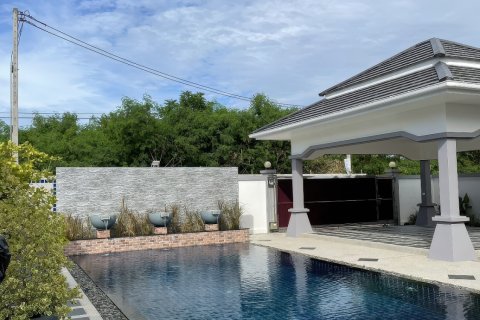 Casa de 3 dormitorios en Pattaya, Tailandia № 155617 - foto 3
