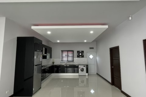 Casa de 3 dormitorios en Pattaya, Tailandia № 155617 - foto 9