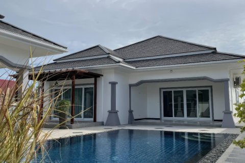 Casa de 3 dormitorios en Pattaya, Tailandia № 155617 - foto 2