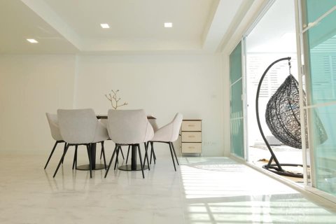 Condominio de 3 dormitorios en Bangkok, Tailandia № 157566 - foto 26