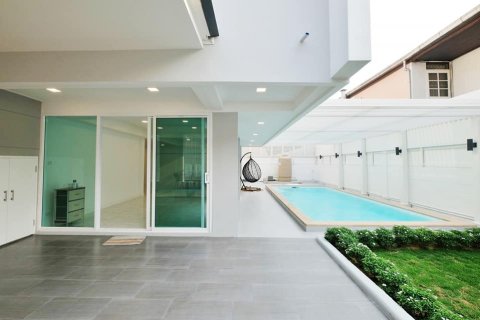 Condominio de 3 dormitorios en Bangkok, Tailandia № 157566 - foto 30