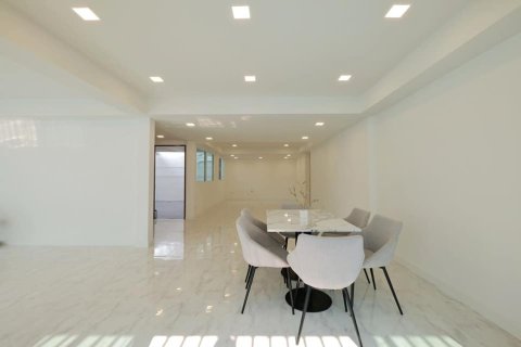 Condominio de 3 dormitorios en Bangkok, Tailandia № 157566 - foto 24