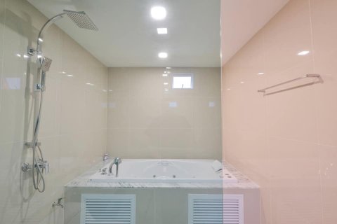 Condominio de 3 dormitorios en Bangkok, Tailandia № 157566 - foto 14