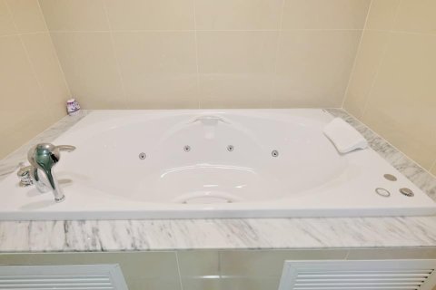 Condominio de 3 dormitorios en Bangkok, Tailandia № 157566 - foto 13
