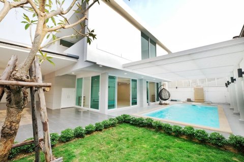 Condo in Bangkok, Thailand, 3 bedrooms  № 157566