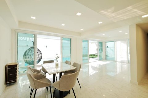 Condominio de 3 dormitorios en Bangkok, Tailandia № 157566 - foto 25