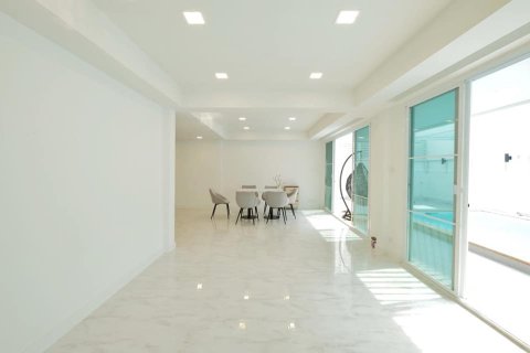 Condominio de 3 dormitorios en Bangkok, Tailandia № 157566 - foto 5