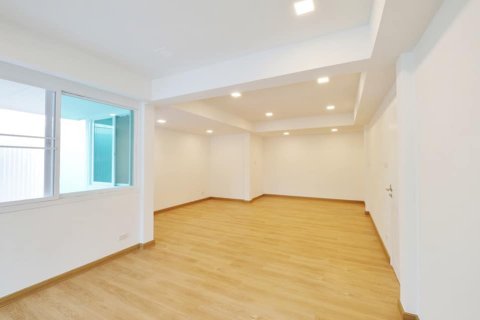 Condominio de 3 dormitorios en Bangkok, Tailandia № 157566 - foto 17