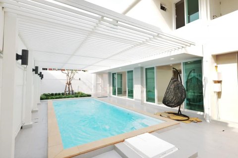 Condominio de 3 dormitorios en Bangkok, Tailandia № 157566 - foto 27