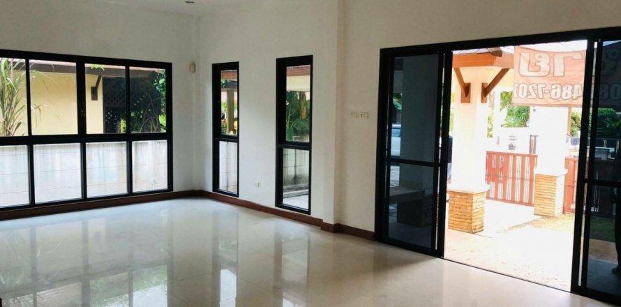 Casa de 3 dormitorios en Pattaya, Tailandia № 54834