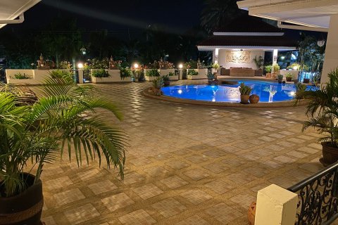 Casa de 5 dormitorios en Pattaya, Tailandia № 54835