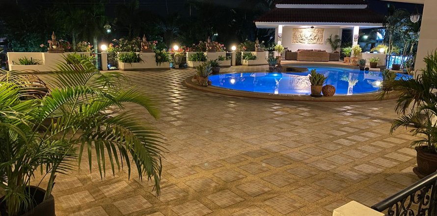 Casa de 5 dormitorios en Pattaya, Tailandia № 54835
