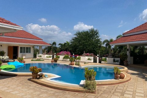 Casa de 5 dormitorios en Pattaya, Tailandia № 54835 - foto 6