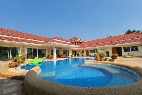 Casa de 5 dormitorios en Pattaya, Tailandia № 54835 - foto 12