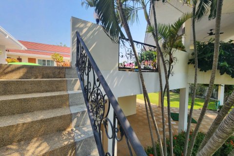 Casa de 5 dormitorios en Pattaya, Tailandia № 54835 - foto 30