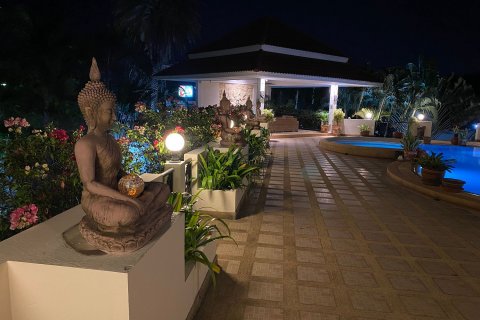 Casa de 5 dormitorios en Pattaya, Tailandia № 54835 - foto 3