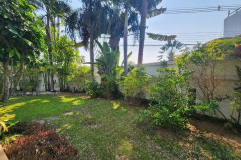 Casa de 5 dormitorios en Pattaya, Tailandia № 54835 - foto 18