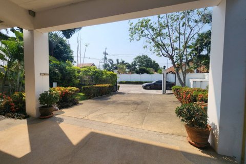 Casa de 5 dormitorios en Pattaya, Tailandia № 54835 - foto 23