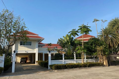 Casa de 5 dormitorios en Pattaya, Tailandia № 54835 - foto 9