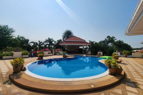 Casa de 5 dormitorios en Pattaya, Tailandia № 54835 - foto 16
