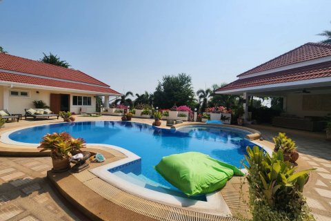 Casa de 5 dormitorios en Pattaya, Tailandia № 54835 - foto 15