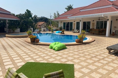 Casa de 5 dormitorios en Pattaya, Tailandia № 54835 - foto 5