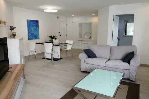 Condo in Yan Nawa, Bangkok, Thailand, 2 bedrooms № 143631