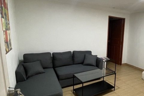 Condominio de 2 dormitorios en Khlong Toei, Bangkok, Tailandia № 173628 - foto 2