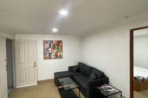 Condo in Khlong Toei, Bangkok, Thailand, 2 bedrooms  № 173628