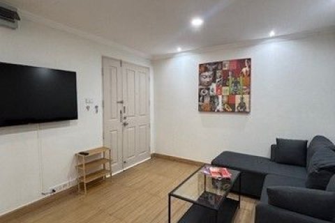Condominio de 2 dormitorios en Khlong Toei, Bangkok, Tailandia № 173628 - foto 14