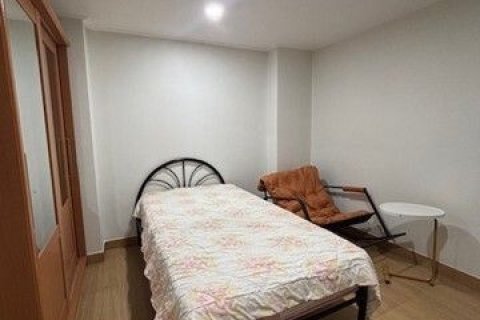 Condominio de 2 dormitorios en Khlong Toei, Bangkok, Tailandia № 173628 - foto 9