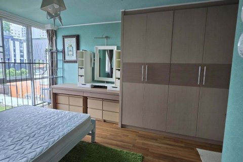 Condominio de 2 dormitorios en Khlong Toei, Bangkok, Tailandia № 147685 - foto 10