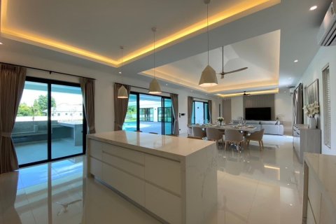Chalet de 4 dormitorios en Pran Buri, Tailandia № 168437 - foto 17